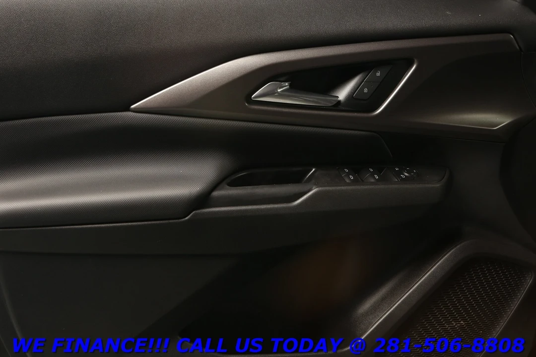 2025 Chevrolet Equinox - Image 10 of 21