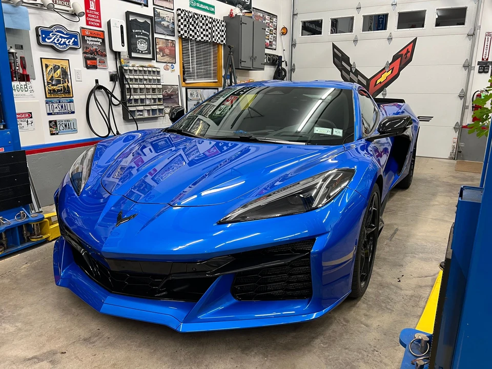 2025 Chevrolet Corvette C8 E-Ray - Image 13 of 17