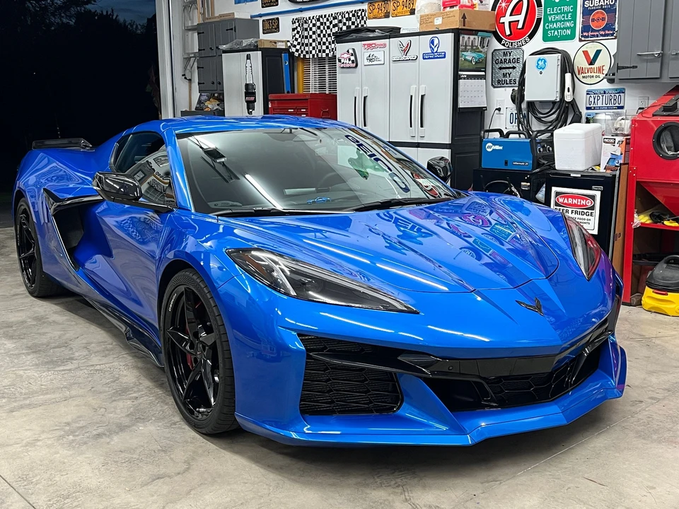 2025 Chevrolet Corvette C8 E-Ray - Image 14 of 17