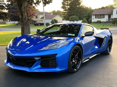2025 Chevrolet Corvette C8 E-Ray - Image 2 of 17