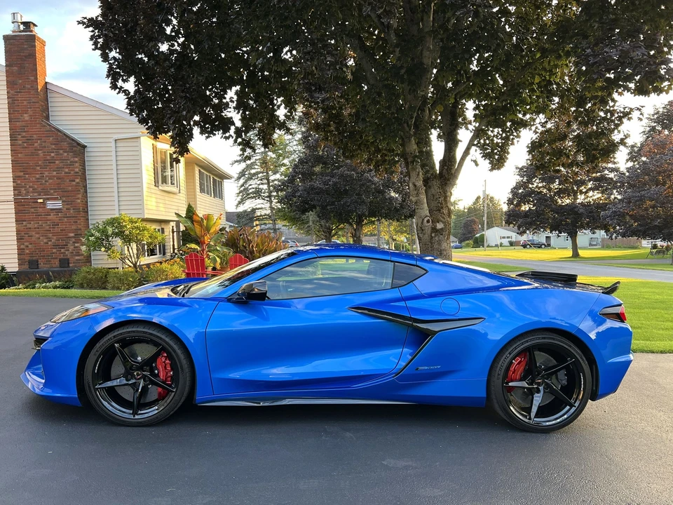 2025 Chevrolet Corvette C8 E-Ray - Image 3 of 17