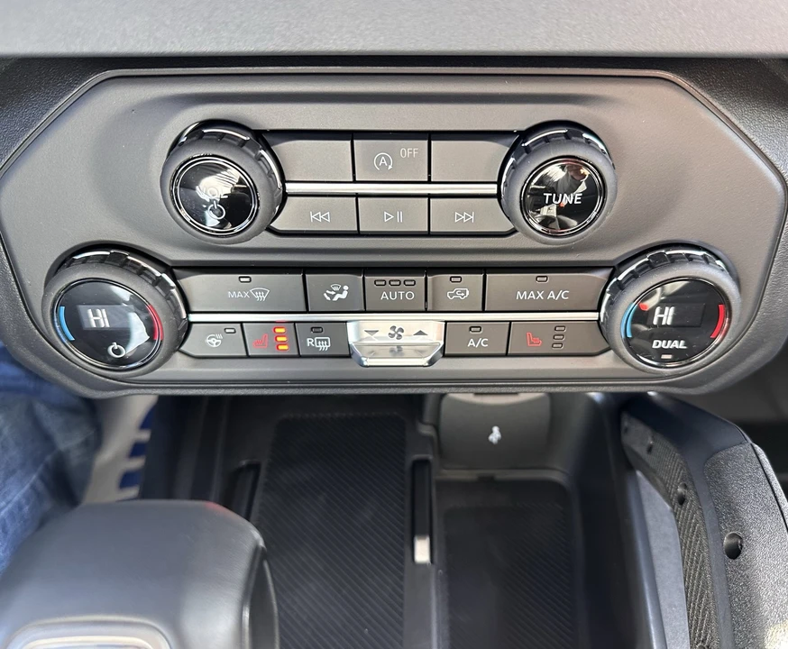 2025 Ford Bronco 6th Gen - Image 27 of 31