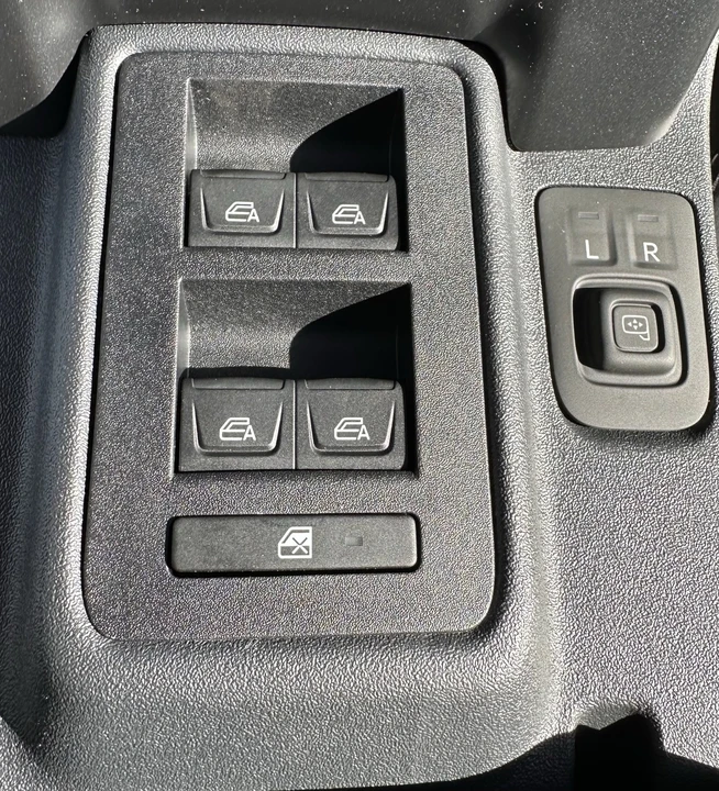 2025 Ford Bronco 6th Gen - Image 19 of 21