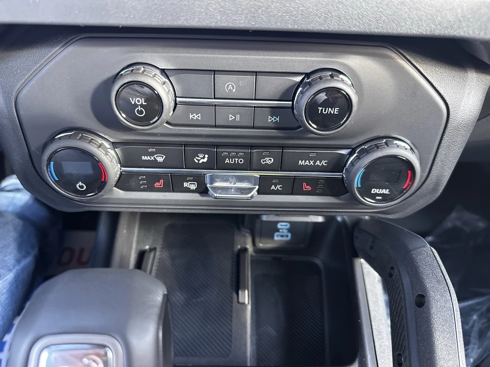 2025 Ford Bronco 6th Gen - Image 27 of 31