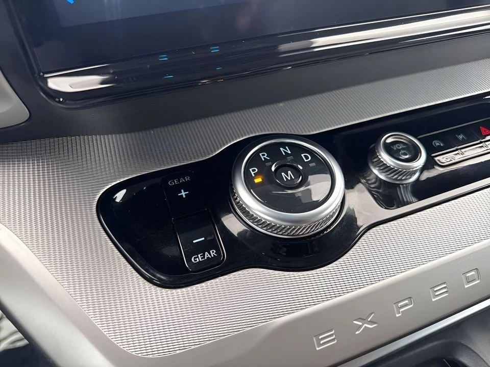 2025 Ford Expedition 5th Gen - Image 18 of 21