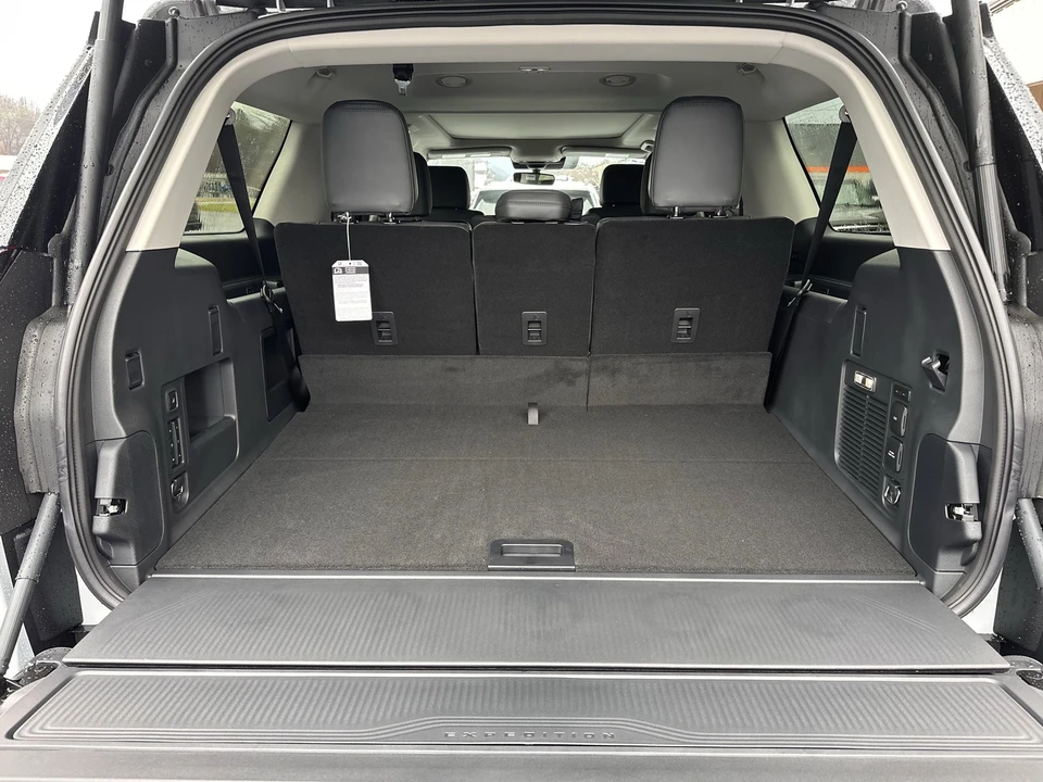 2025 Ford Expedition 5th Gen - Image 17 of 21