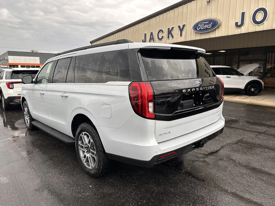 2025 Ford Expedition 5th Gen - Image 8 of 21