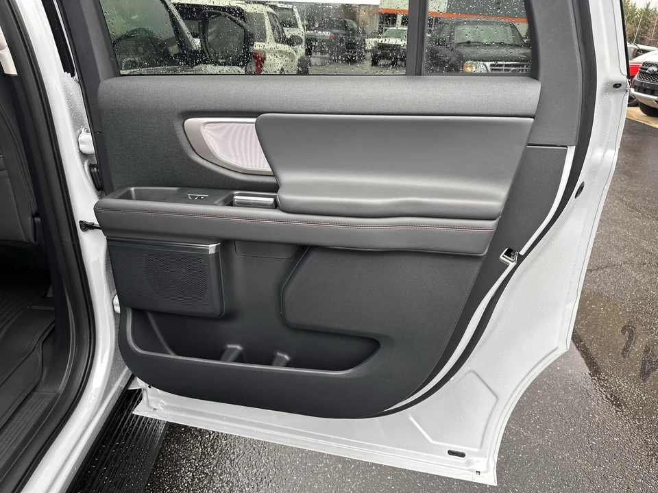 2025 Ford Expedition 5th Gen - Image 15 of 21