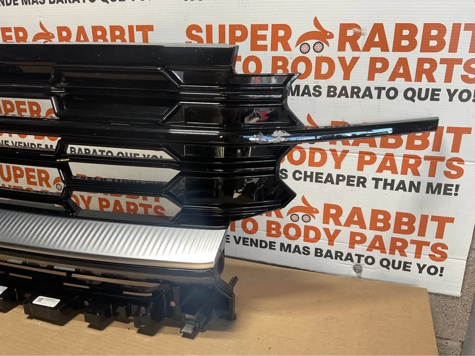 2025 Parts & Memorabilia Bodywork - Image 2 of 9