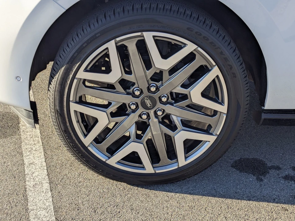 2025 Ford Expedition 5th Gen - Image 10 of 21