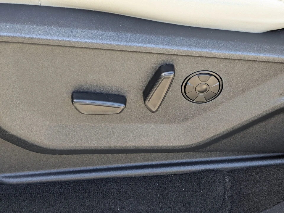 2025 Ford Expedition 5th Gen - Image 17 of 21