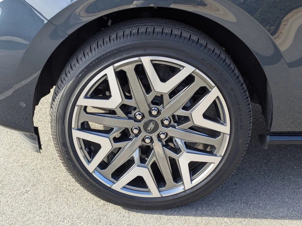 2025 Ford Expedition 5th Gen - Image 10 of 21