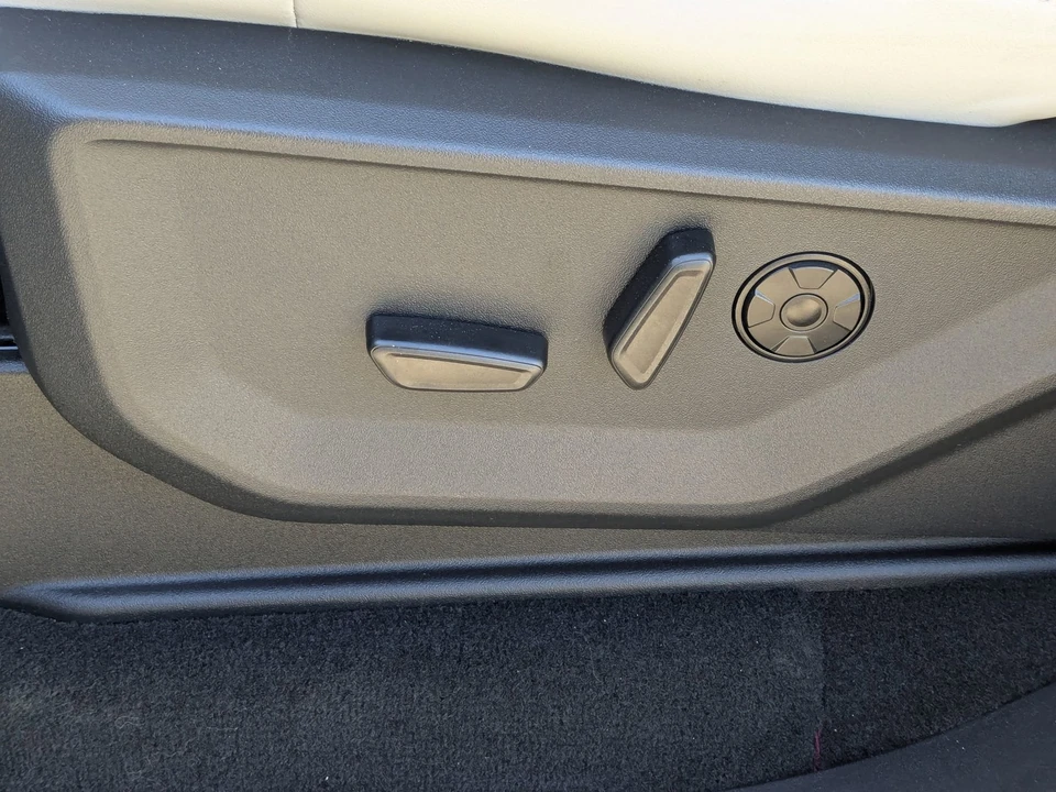 2025 Ford Expedition 5th Gen - Image 17 of 21