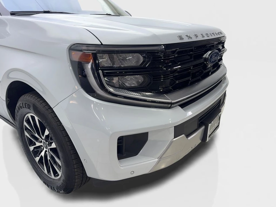 2025 Ford Expedition 5th Gen - Image 17 of 21