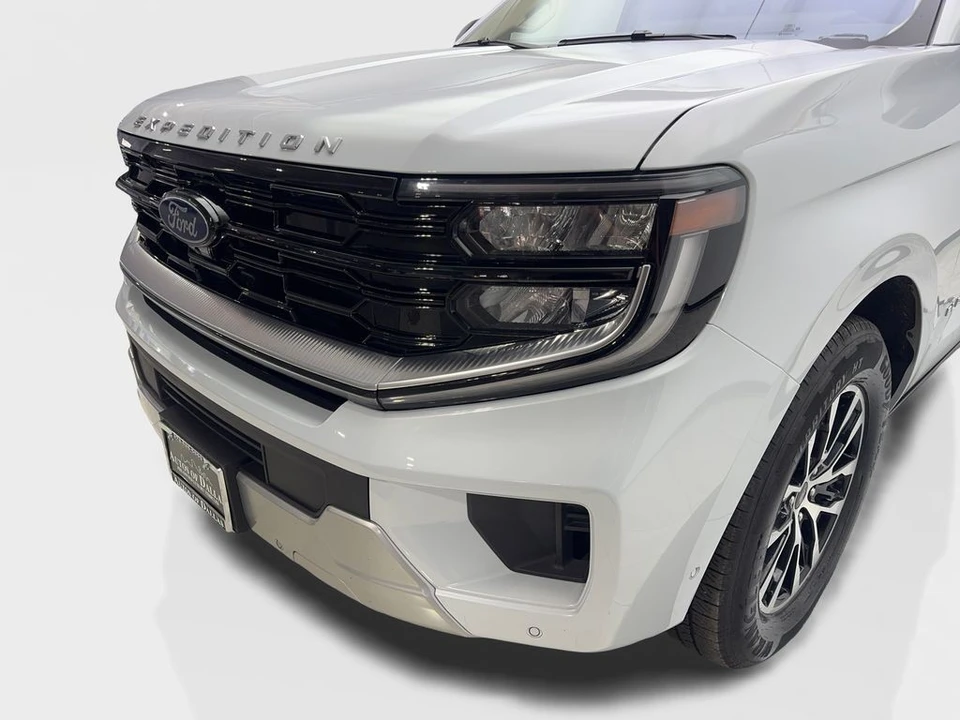 2025 Ford Expedition 5th Gen - Image 16 of 21
