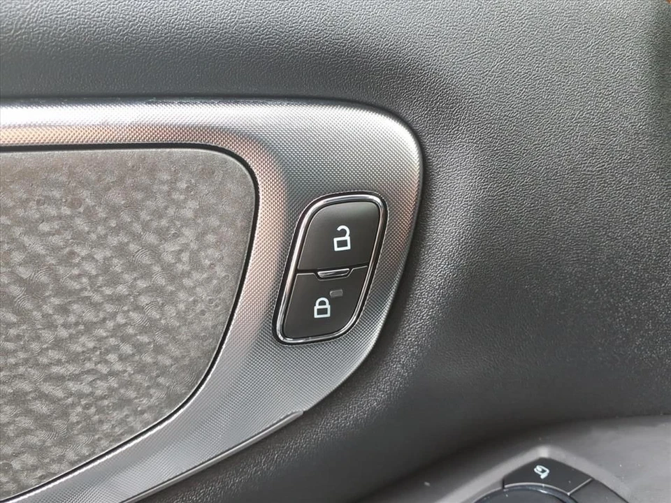 2025 Ford Expedition 5th Gen - Image 16 of 21
