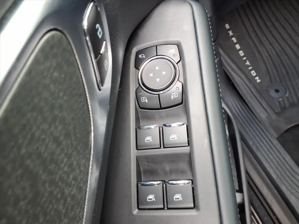 2025 Ford Expedition 5th Gen - Image 17 of 21