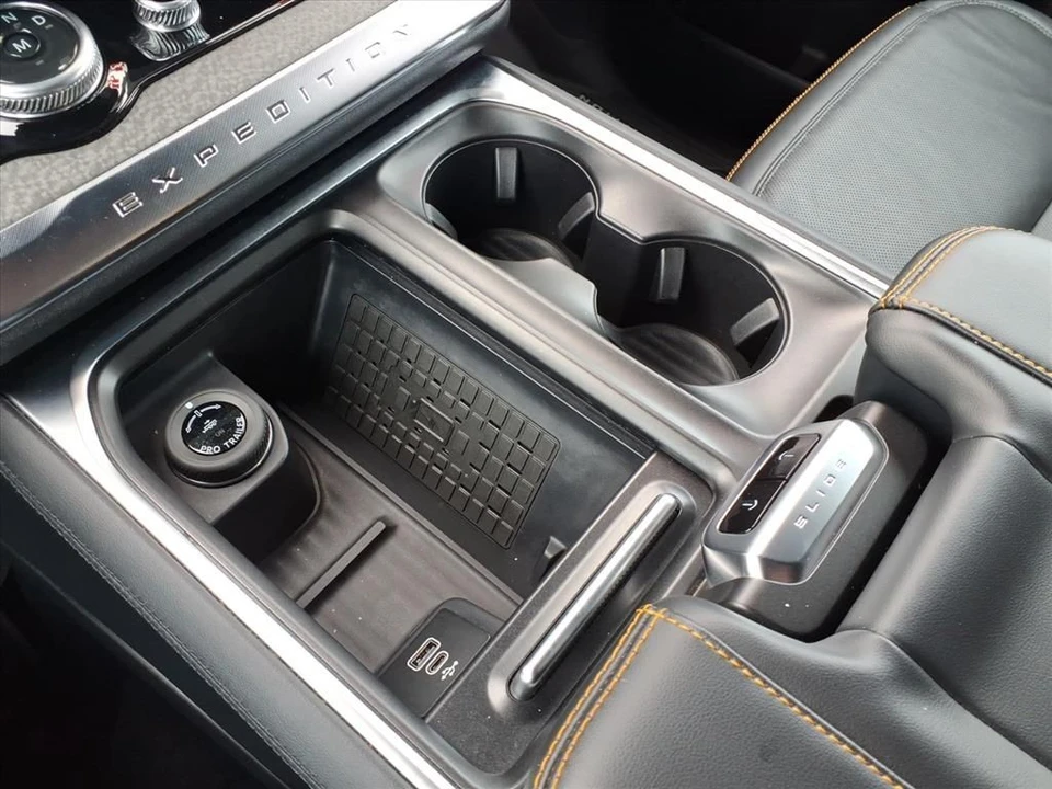 2025 Ford Expedition 5th Gen - Image 15 of 21
