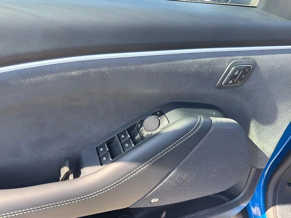 2025 Ford Mustang Mach-E - Image 27 of 31
