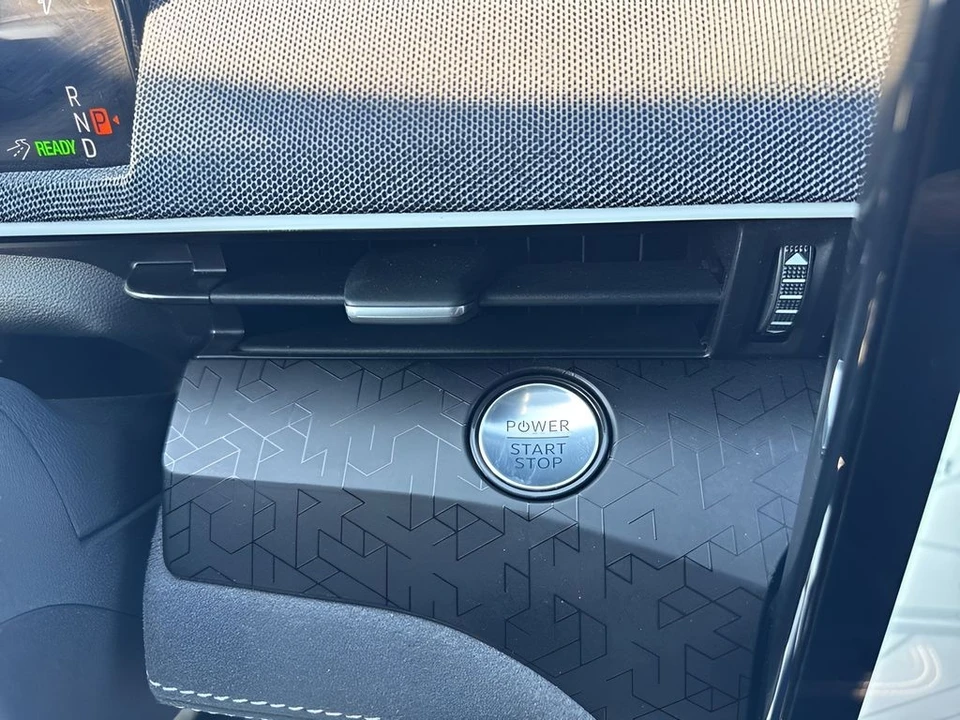2025 Ford Mustang Mach-E - Image 23 of 31