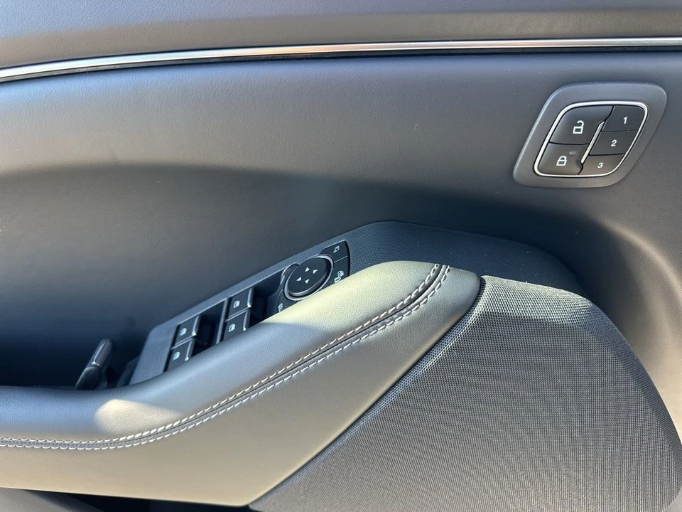 2025 Ford Mustang Mach-E - Image 27 of 31