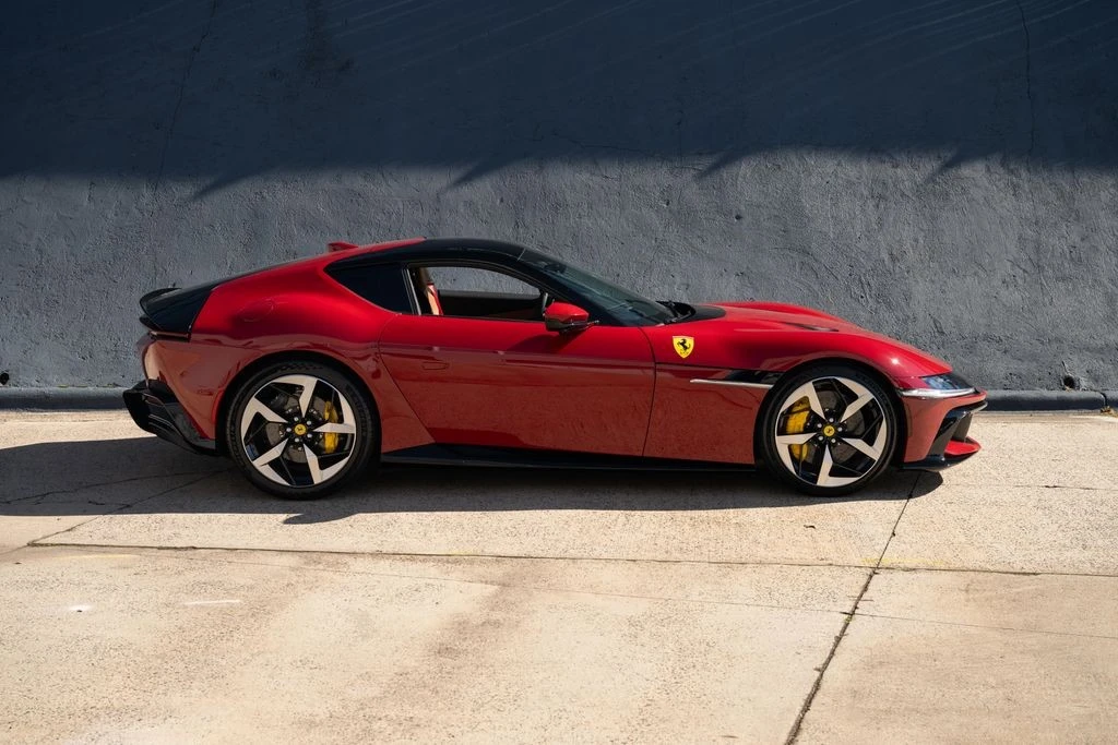 2025 Ferrari 12Cilindri - Image 7 of 31