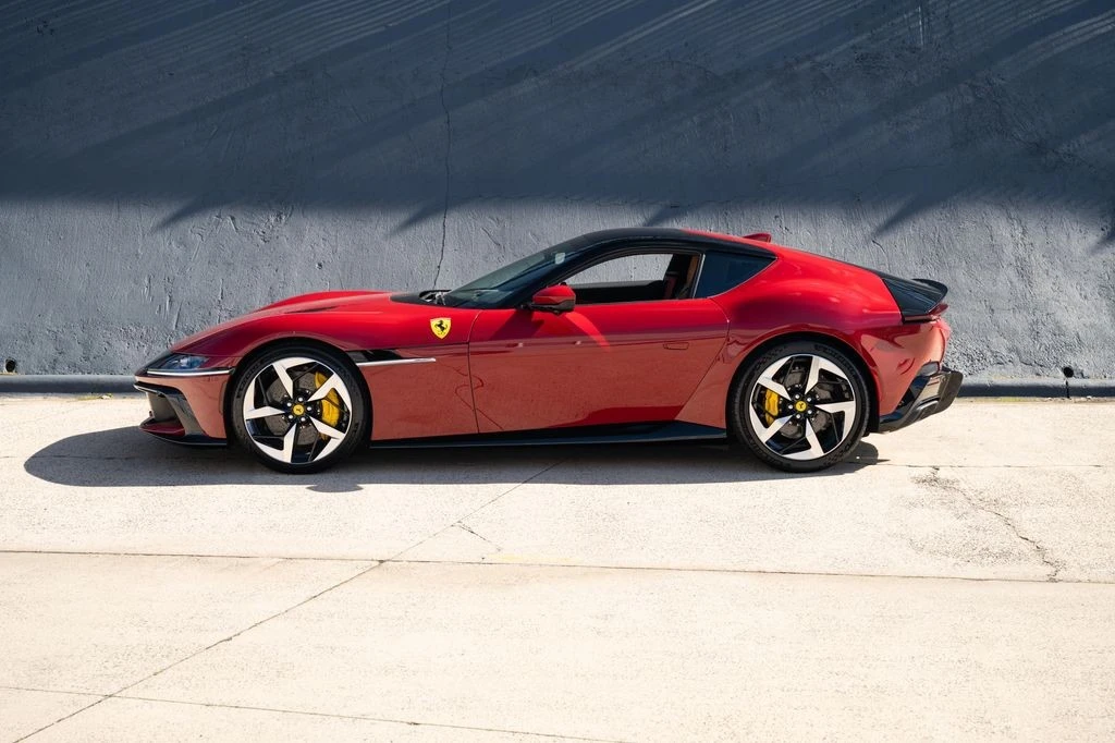 2025 Ferrari 12Cilindri - Image 3 of 31