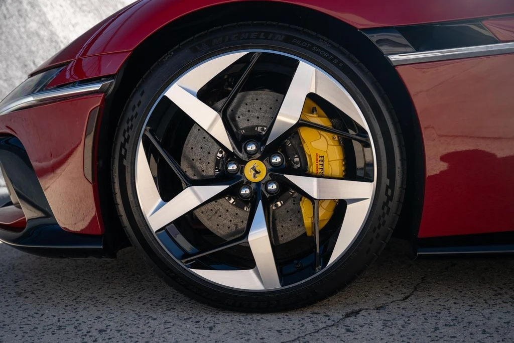 2025 Ferrari 12Cilindri - Image 18 of 31