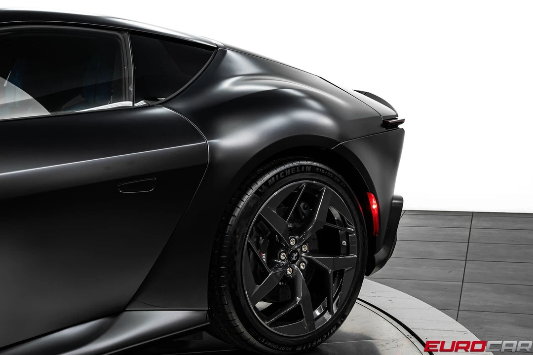 2025 Ferrari 12Cilindri - Image 15 of 31