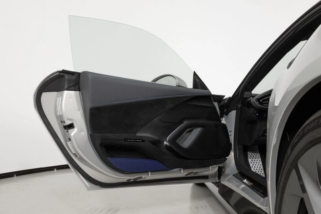 2025 Ferrari 12Cilindri - Image 28 of 31
