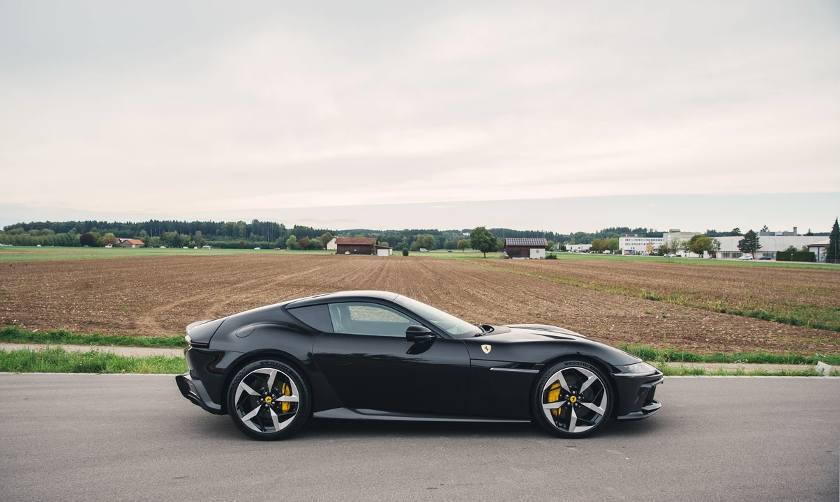 2025 Ferrari 12Cilindri - Image 15 of 31