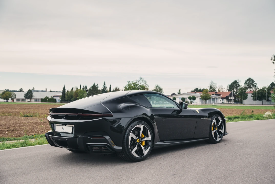 2025 Ferrari 12Cilindri - Image 4 of 31