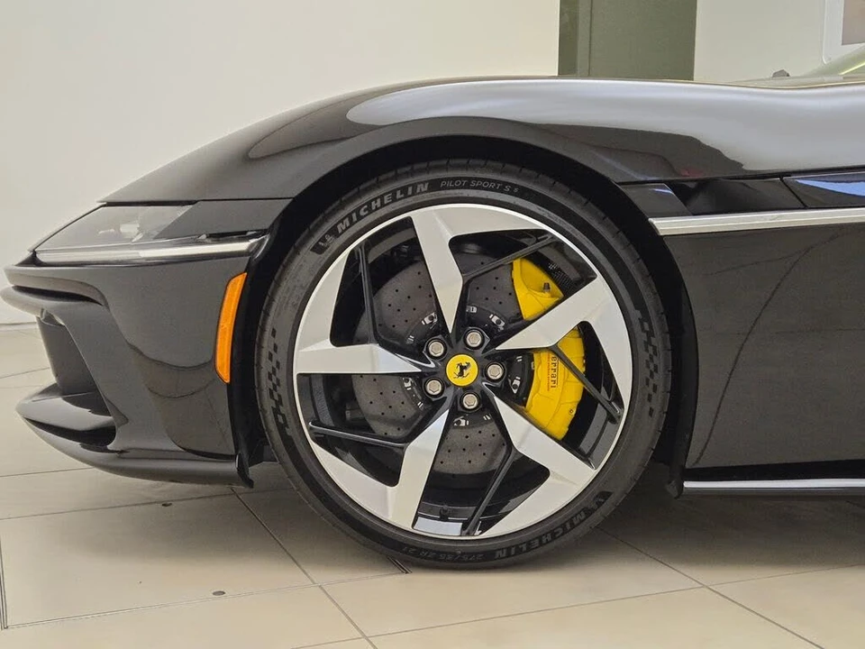 2025 Ferrari 12Cilindri - Image 11 of 31