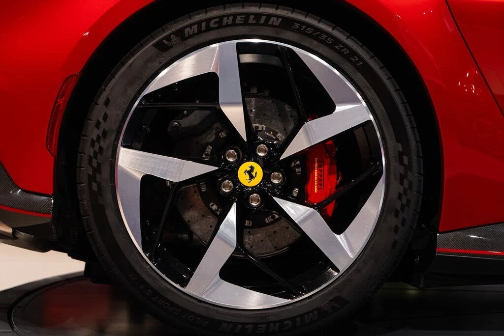 2025 Ferrari 12Cilindri - Image 13 of 31