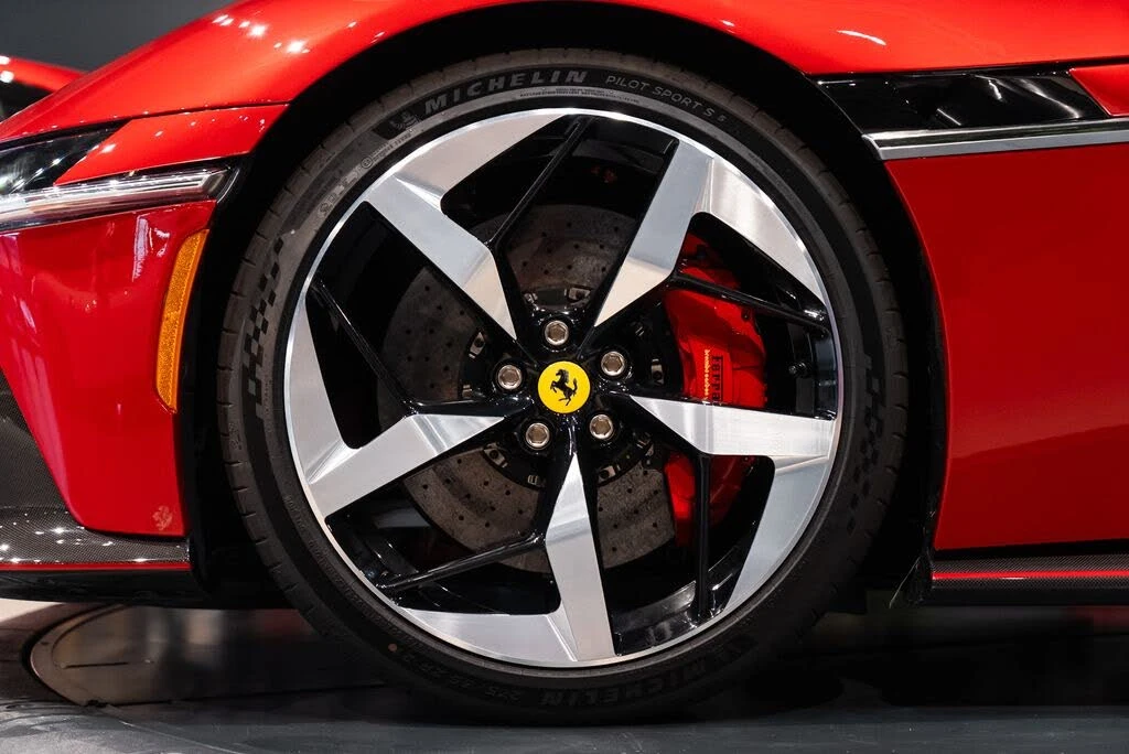 2025 Ferrari 12Cilindri - Image 11 of 31