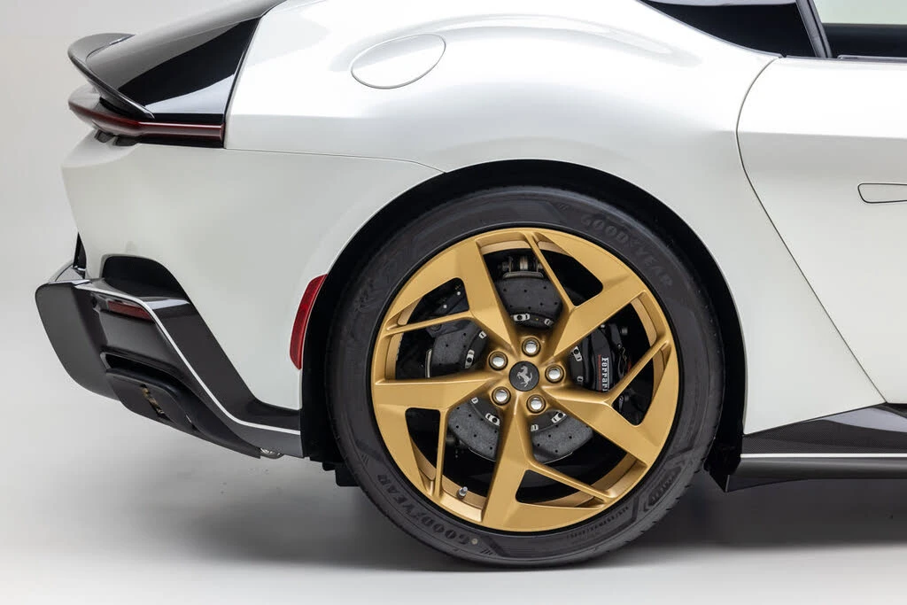 2025 Ferrari 12Cilindri - Image 17 of 31