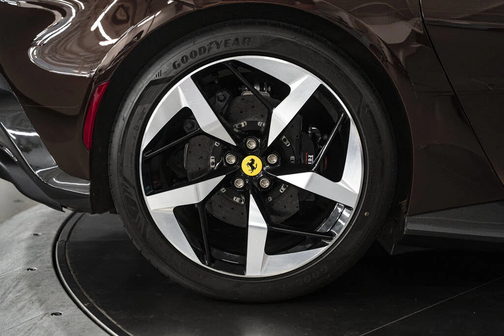 2025 Ferrari 12Cilindri - Image 17 of 31
