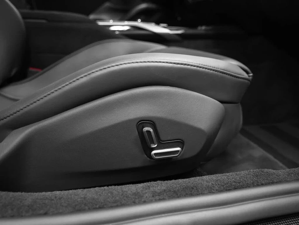 2025 Ferrari 12Cilindri - Image 27 of 31