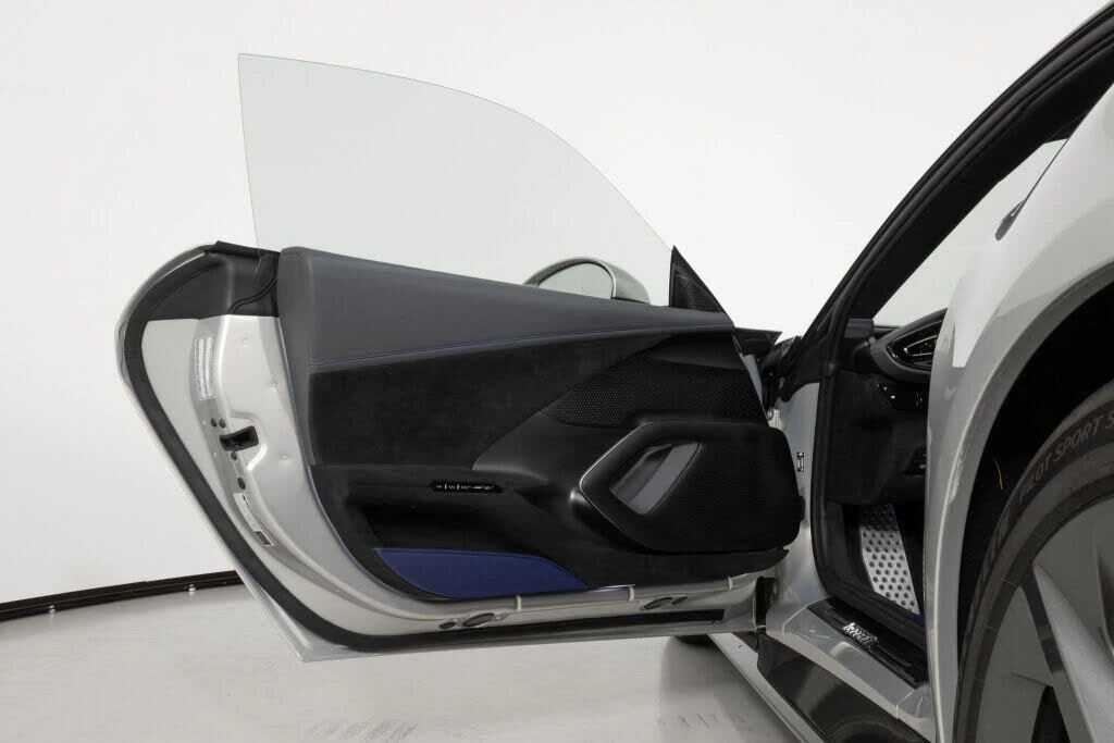 2025 Ferrari 12Cilindri - Image 28 of 31