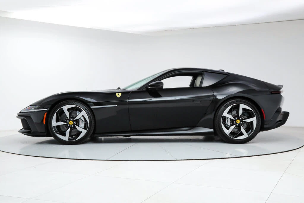2025 Ferrari 12Cilindri - Image 3 of 31