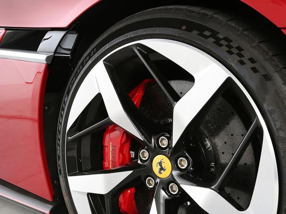 2025 Ferrari 12Cilindri - Image 17 of 31