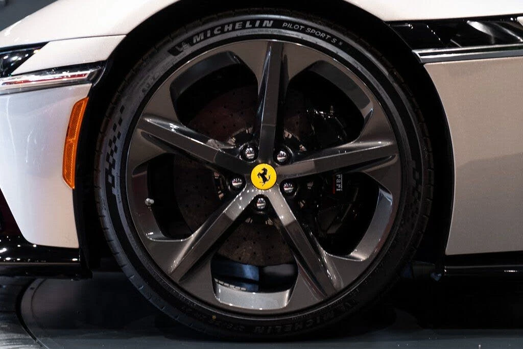 2025 Ferrari 12Cilindri - Image 13 of 31