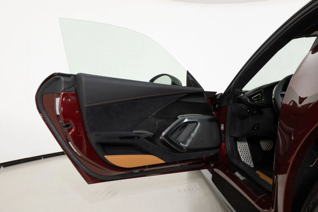2025 Ferrari 12Cilindri - Image 31 of 31