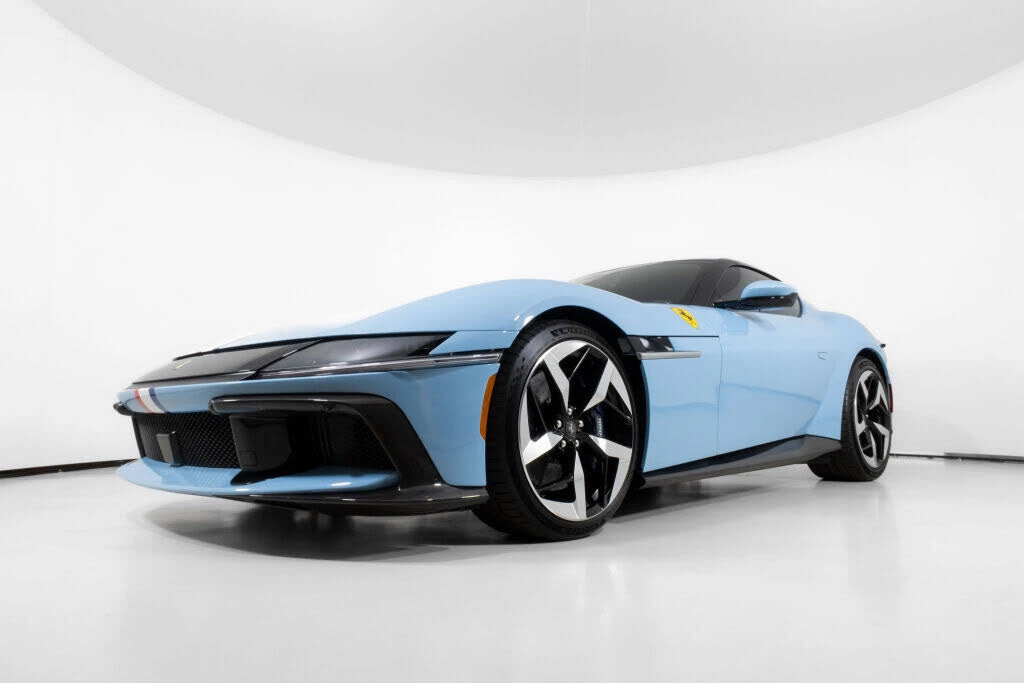 2025 Ferrari 12Cilindri - Image 15 of 31
