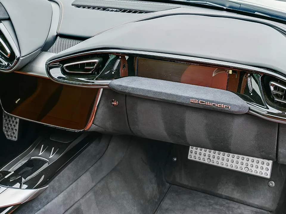 2025 Ferrari 12Cilindri - Image 14 of 31