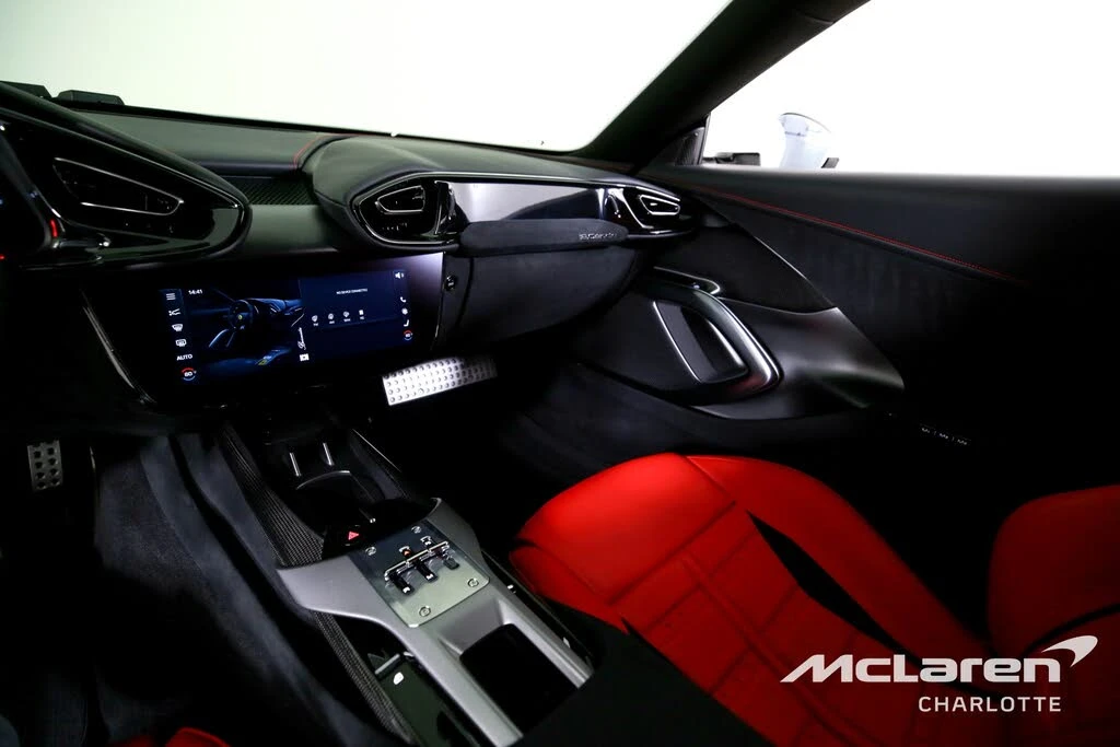 2025 Ferrari 12Cilindri - Image 14 of 31
