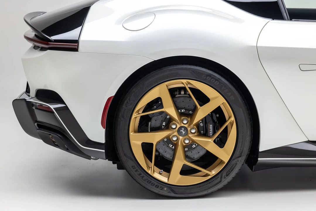 2025 Ferrari 12Cilindri - Image 17 of 31