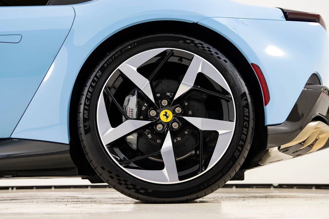 2025 Ferrari 12Cilindri - Image 20 of 31