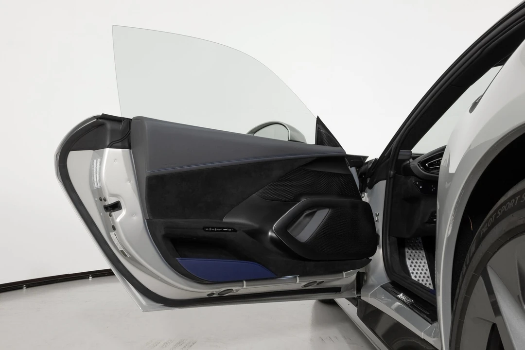 2025 Ferrari 12Cilindri - Image 28 of 31