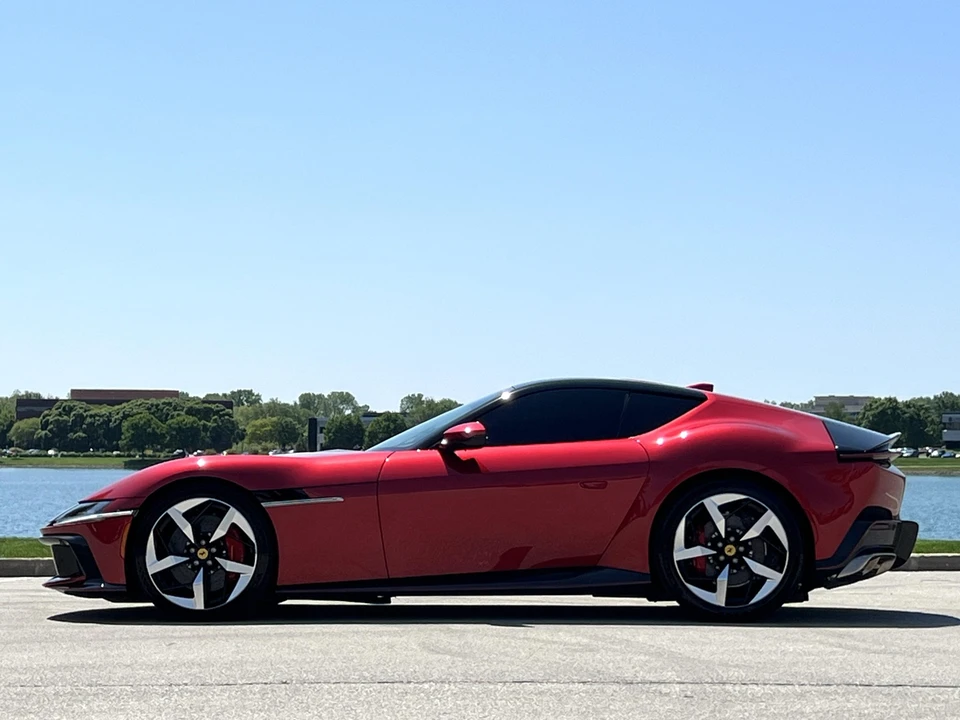 2025 Ferrari 12Cilindri - Image 15 of 31